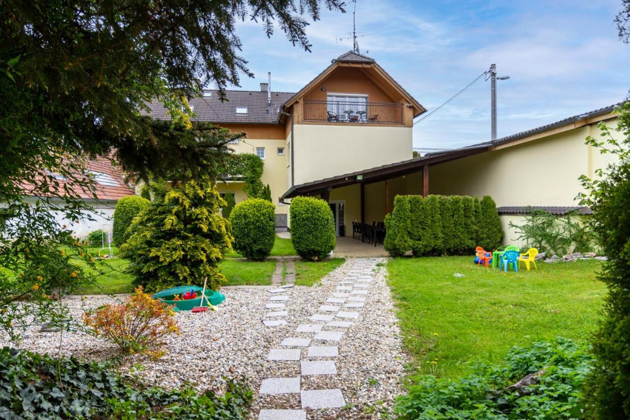 Apartmanovy Dum Vilémovice エクステリア 写真
